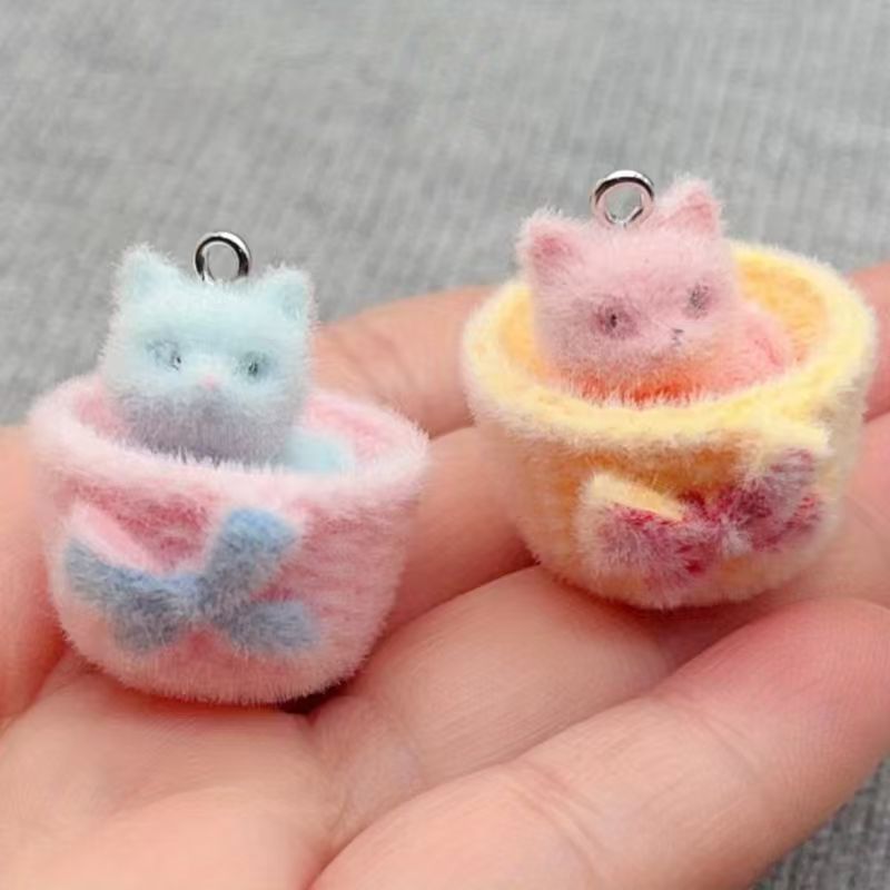 Jewelry Making Factory - 4個入り3Dぬいぐるみ樹脂製猫ペンダント、DIYジュエリー製作イヤリング、キーホルダー、アクセサリー
